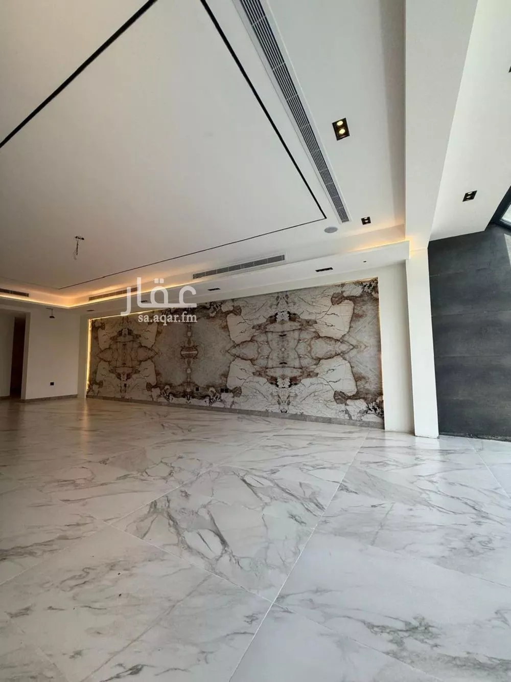 6 bedroom villa in Az Zomorod 9