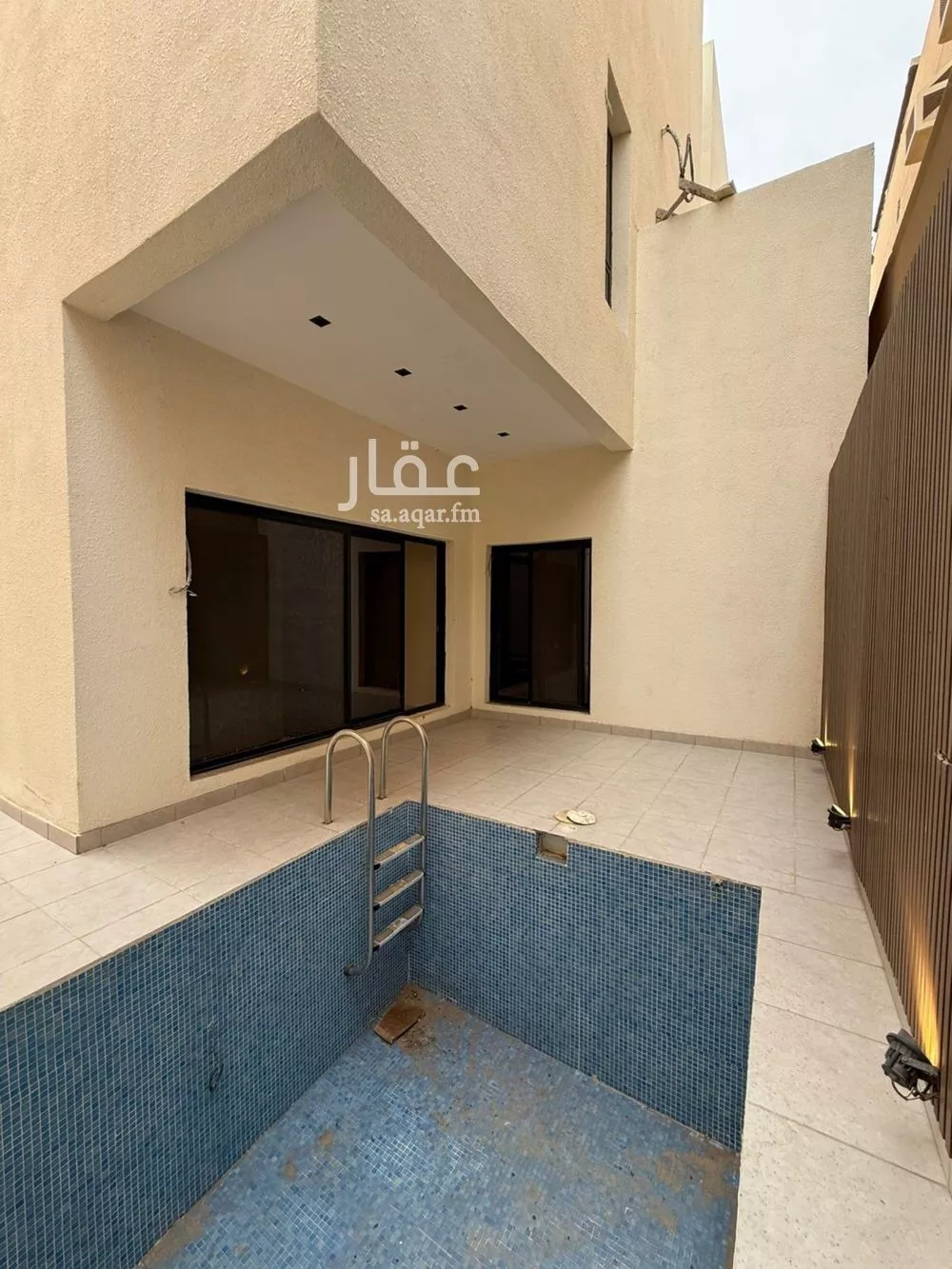 فيلا 5 غرف في الشراع 13