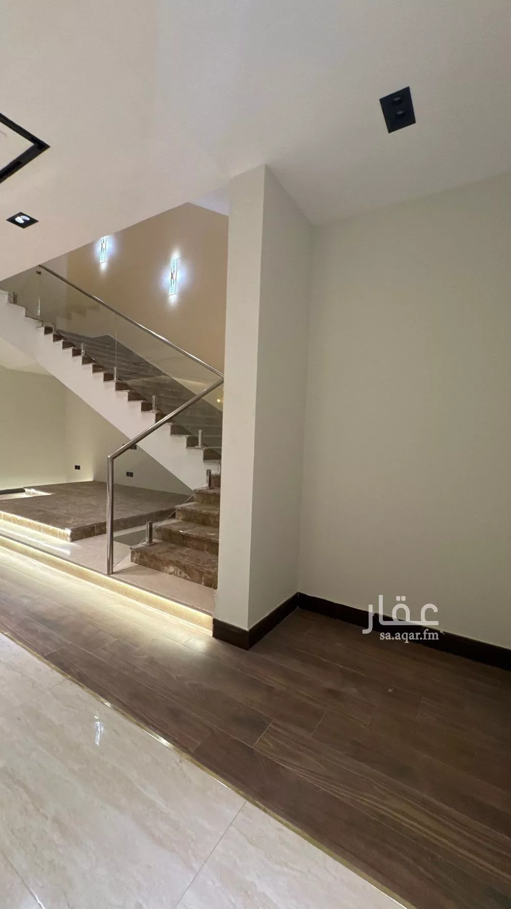 5 bedroom villa in Al Amwaj 9
