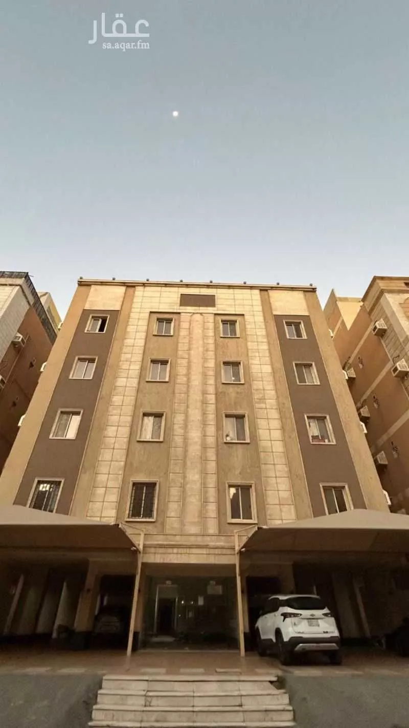 عمارة 626 م² في المنار 8