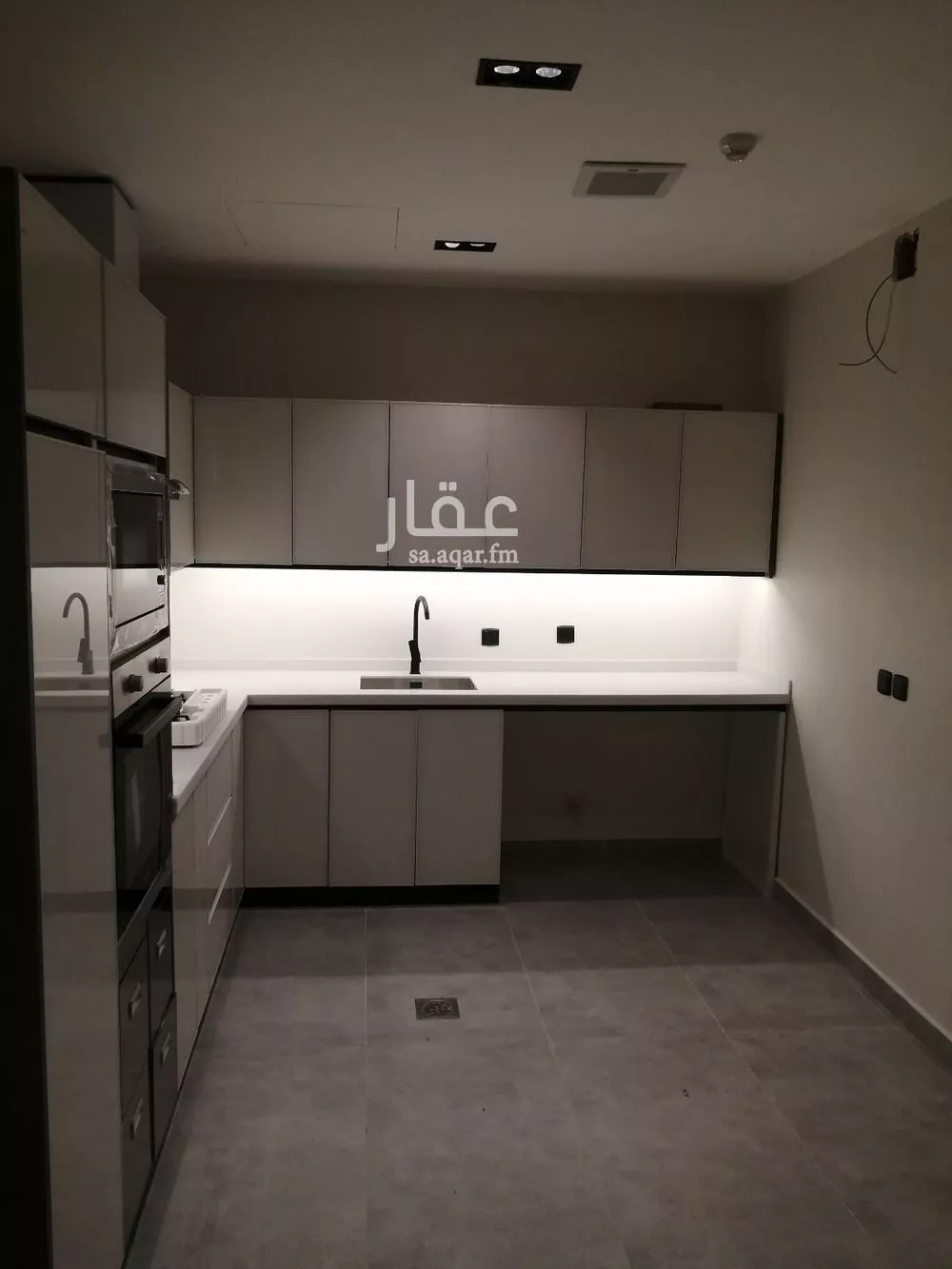 عمارة 962 م² في الضباط 14