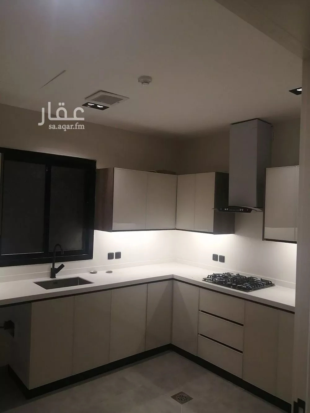 عمارة 962 م² في الضباط 17