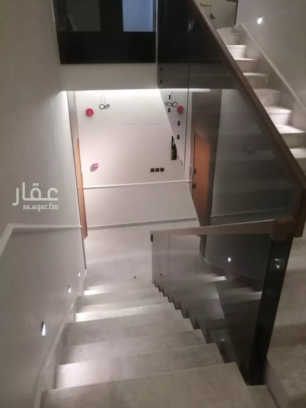عمارة 962 م² في الضباط 5