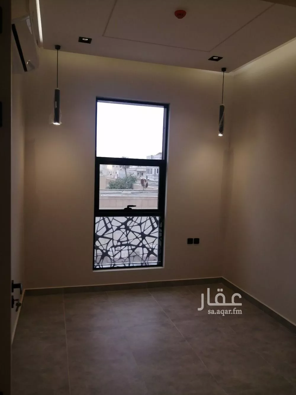 عمارة 962 م² في الضباط 9