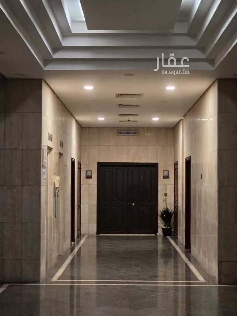 مكتب 350 م² في الرويس 7