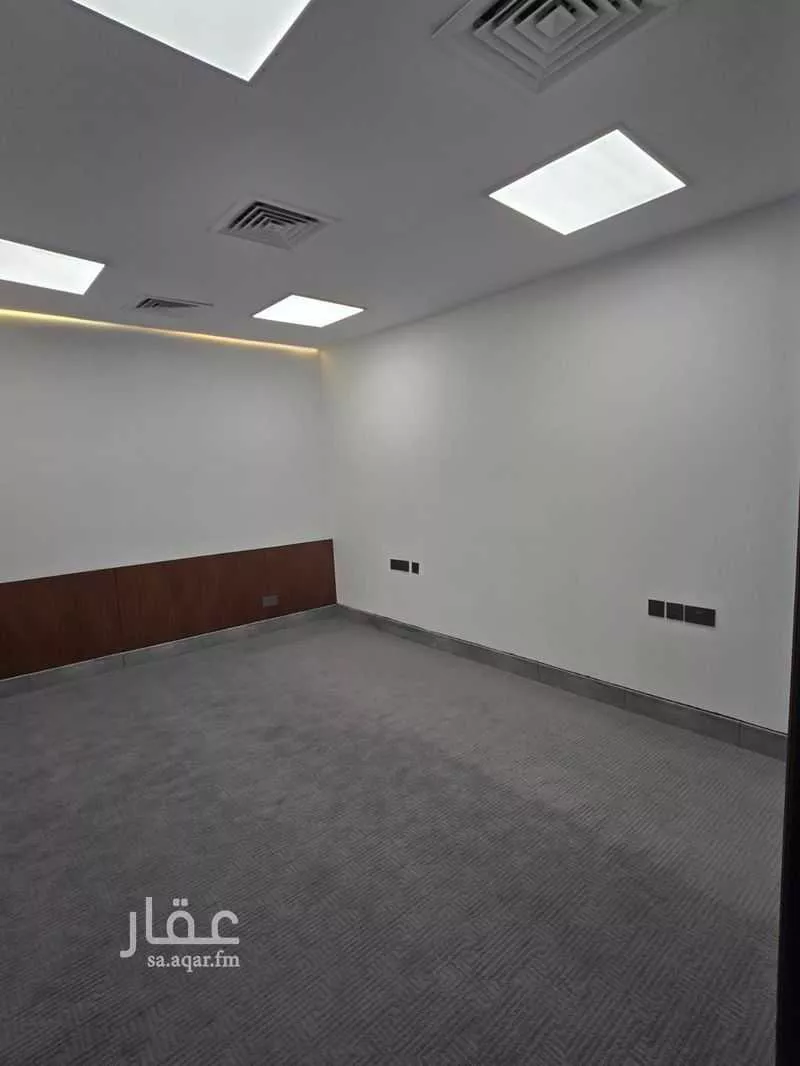 مكتب 350 م² في الرويس 9