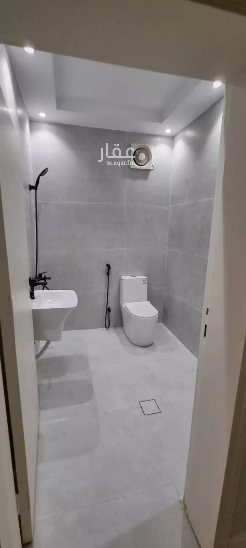 5 bedroom duplex in Al Yaqout 10