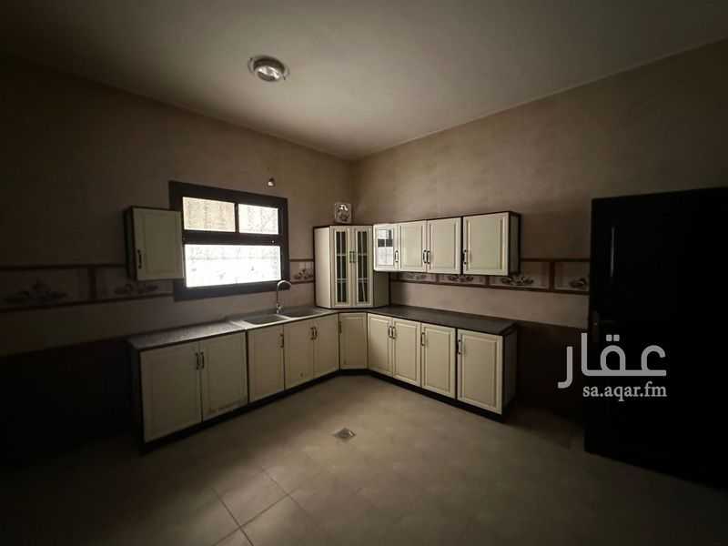 4 bedroom floor in Al Rabwa 8