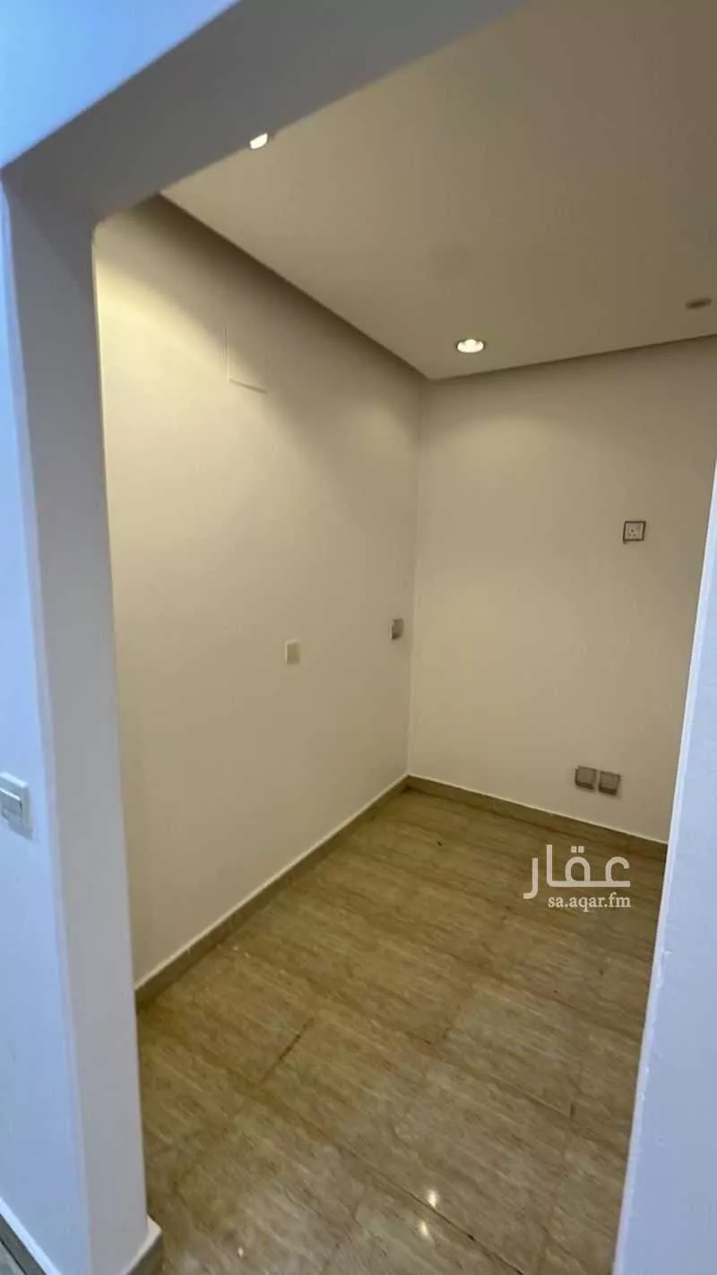 فيلا 5 غرف في العارض 8
