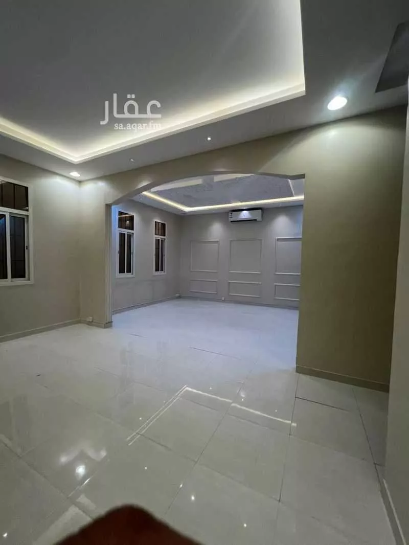 فيلا 7 غرف في الشرق 16
