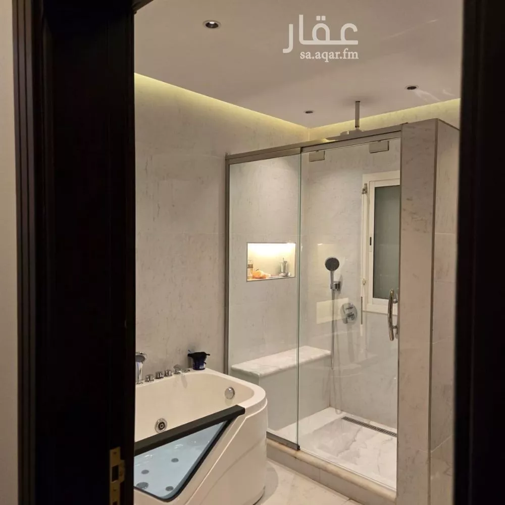 6 bedroom villa in Al Malqa 17