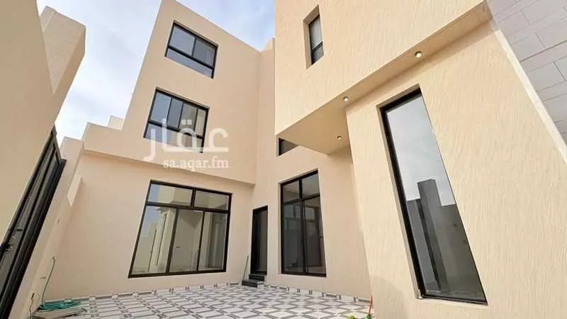 5 bedroom villa in Al Mahdiyyah 3
