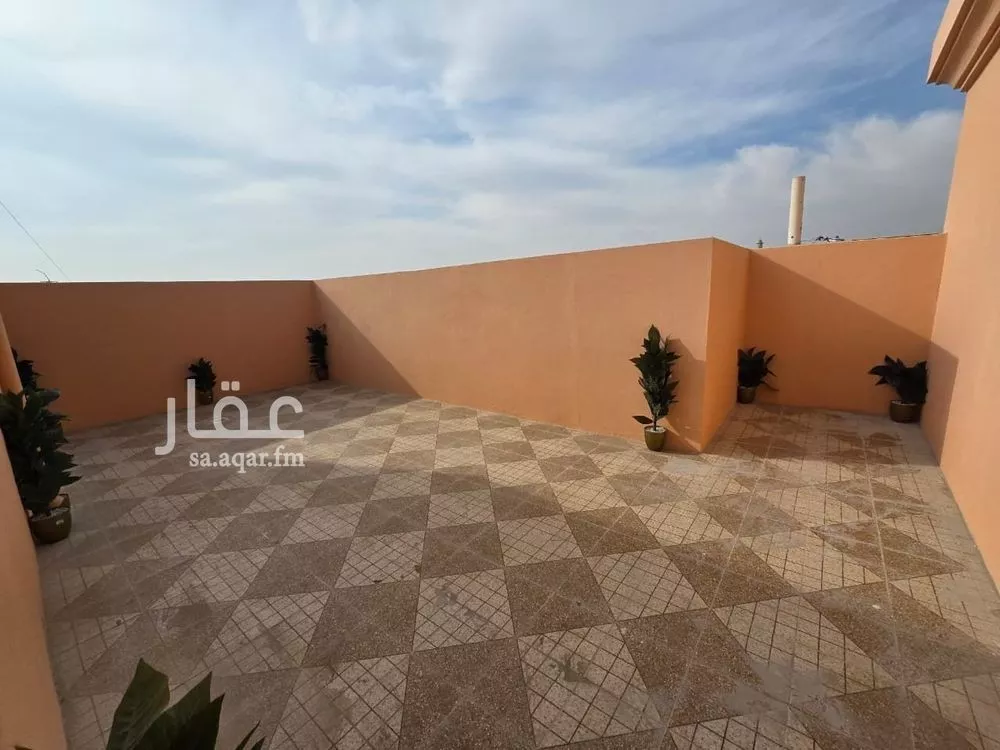 5 bedroom apartment in Dahiat King Fahd 18