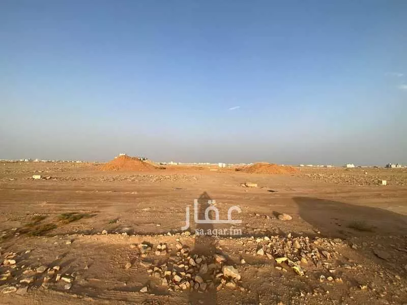 أرض 900 م² في عريض 4