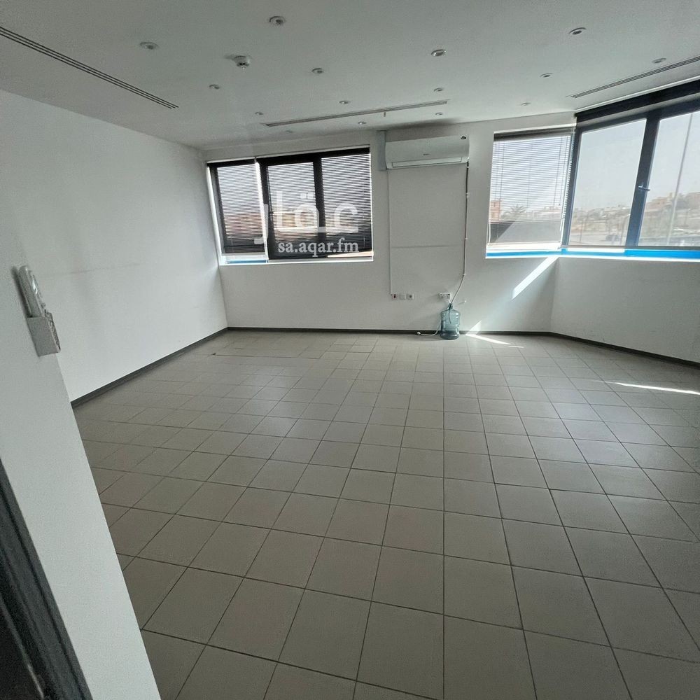 20 bedroom building in Granada, Riyadh 30