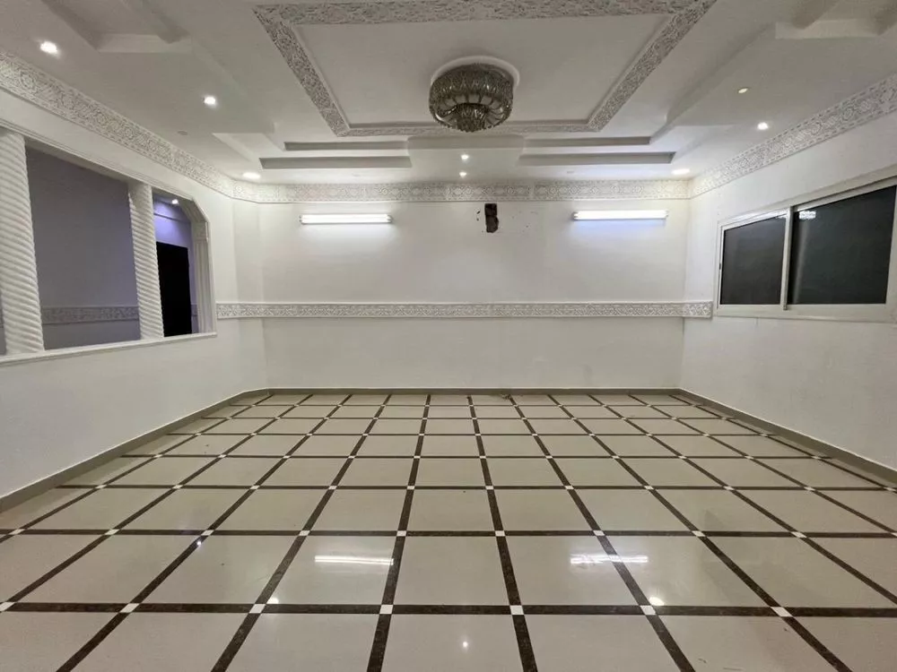 4 bedroom villa in Al Qadisiyah 3