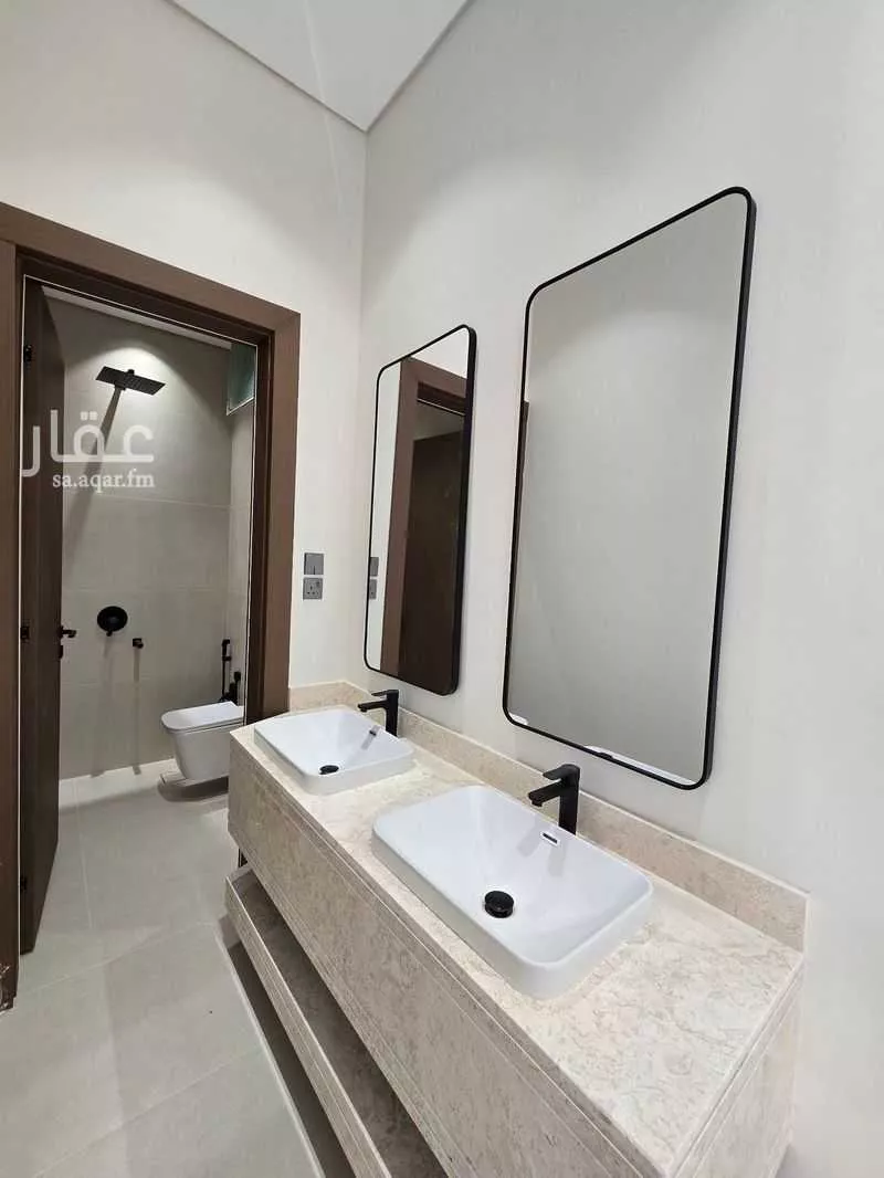 6 bedroom villa in Al Janadriyah 11