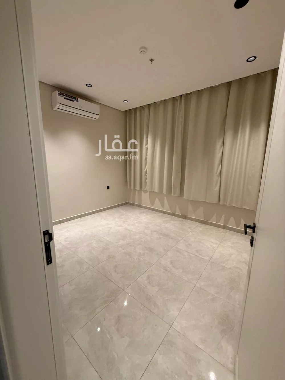 شقة 2 غرف في الحمرا 4