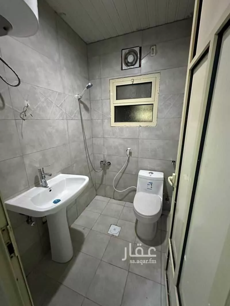 2 bedroom apartment in Al Aqrabiyah 7