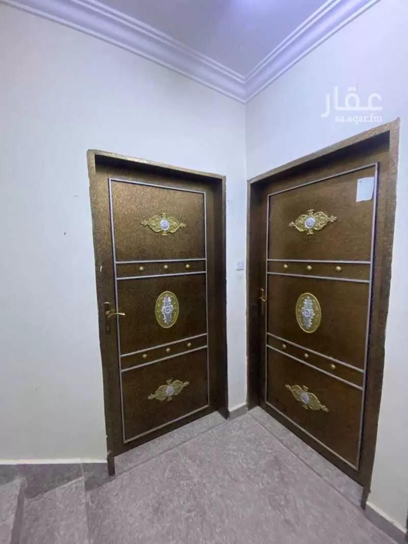 5 bedroom floor in Dhahrat Laban 3