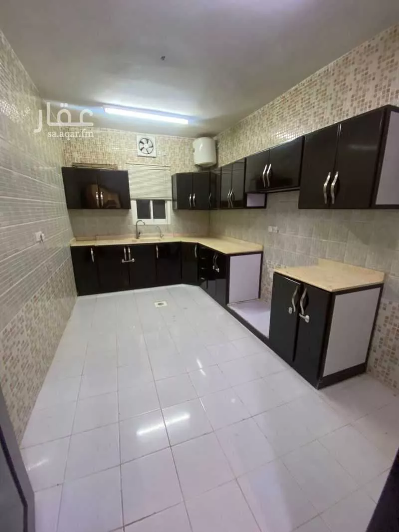 5 bedroom floor in Dhahrat Laban 6