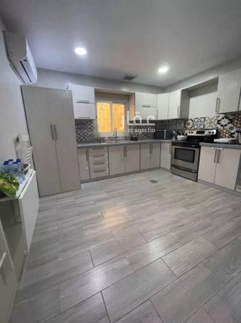 6 bedroom floor in Al Falah 7