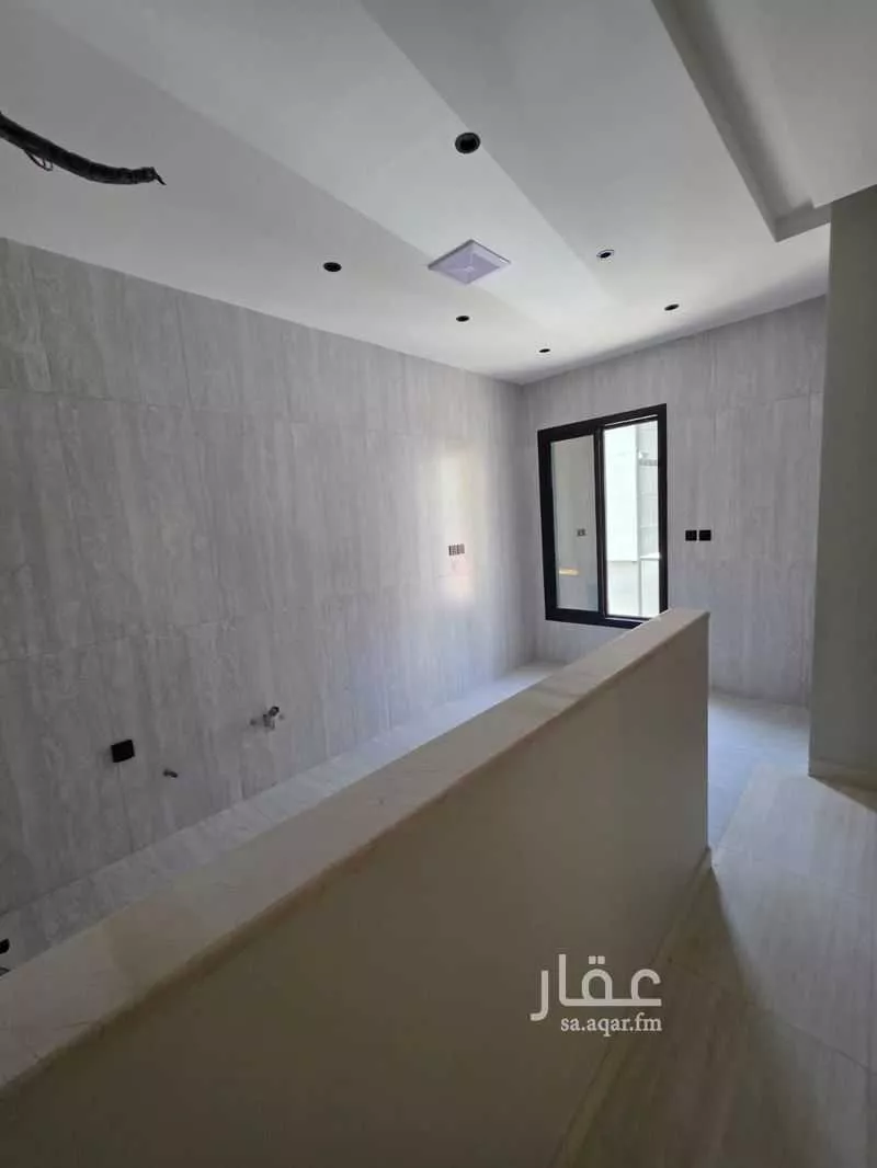 عمارة 127 م² في الروضة 15