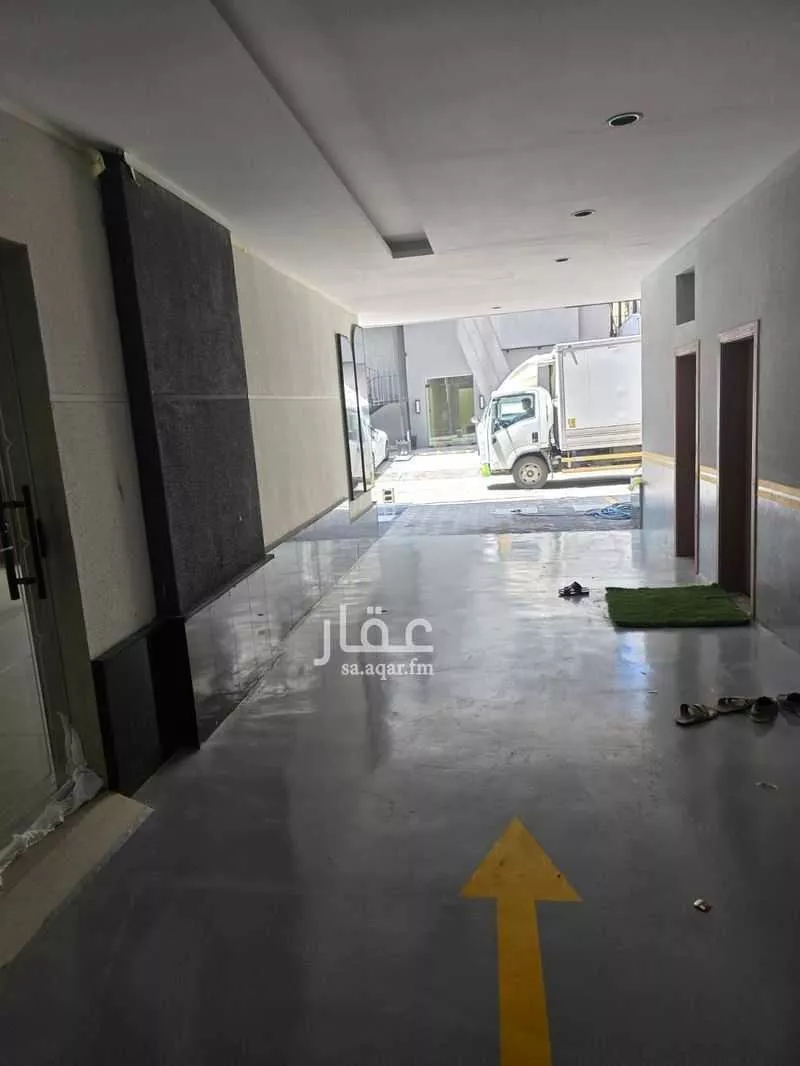 عمارة 127 م² في الروضة 18