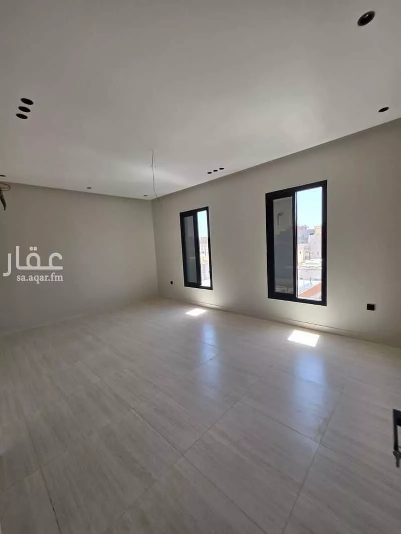 عمارة 127 م² في الروضة 27