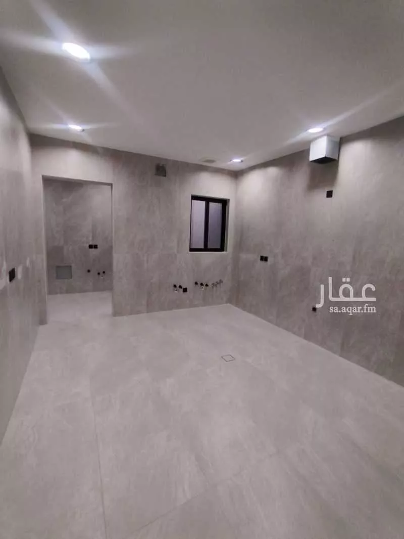 فيلا 8 غرف في ضاحية الملك فهد 14