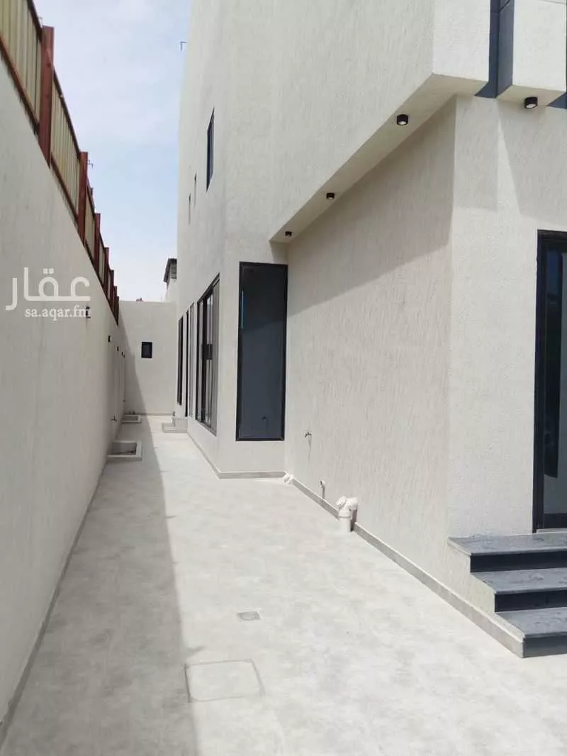 فيلا 8 غرف في ضاحية الملك فهد 4