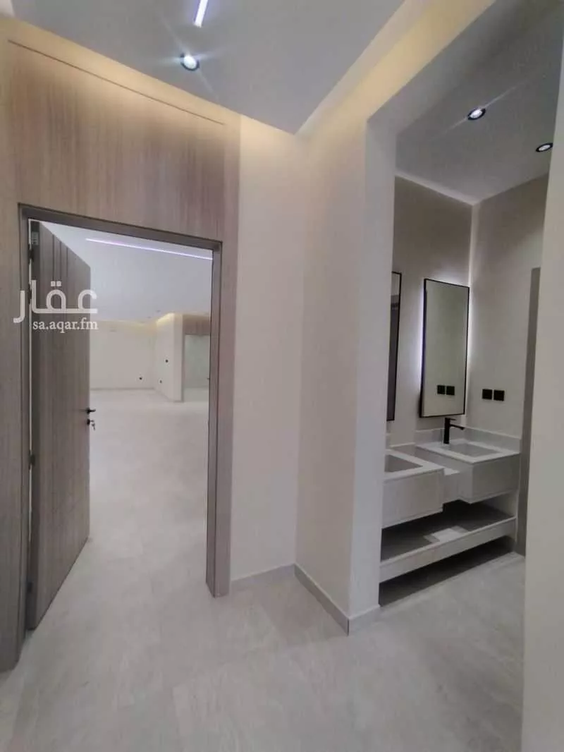 فيلا 8 غرف في ضاحية الملك فهد 5