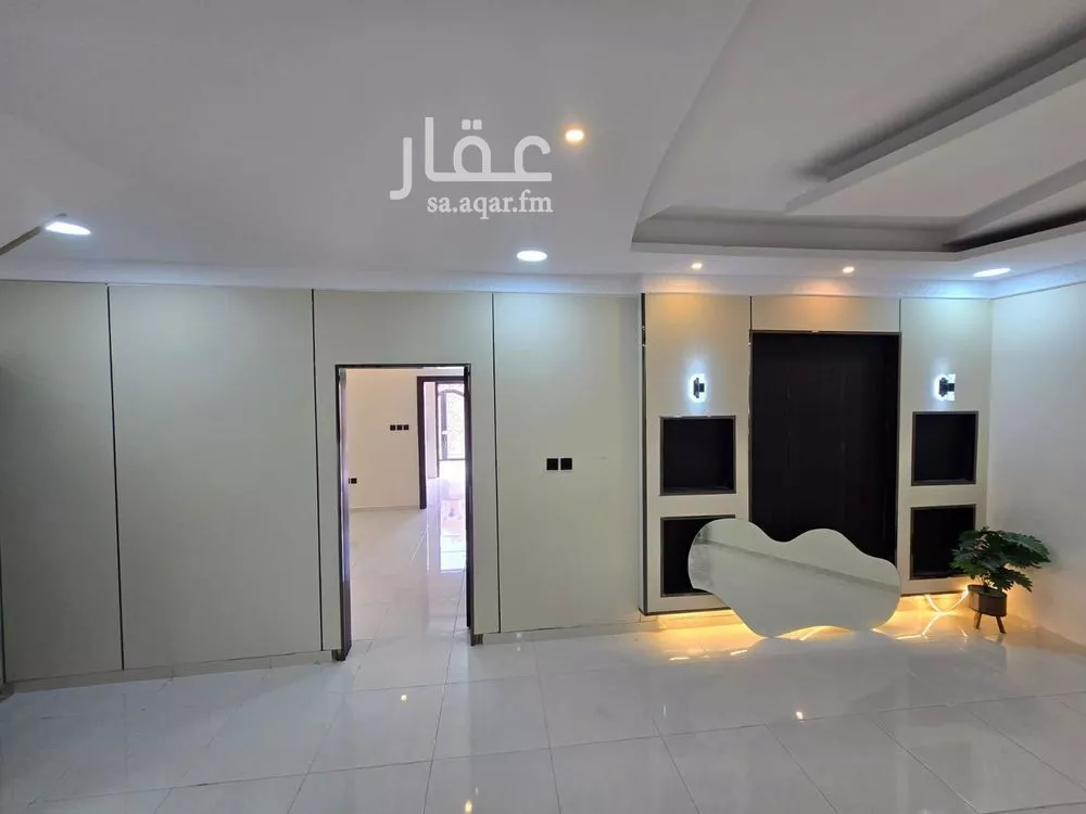 8 bedroom villa in Dahiat King Fahd 20