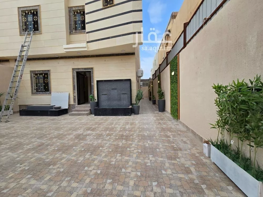 8 bedroom villa in Dahiat King Fahd 5
