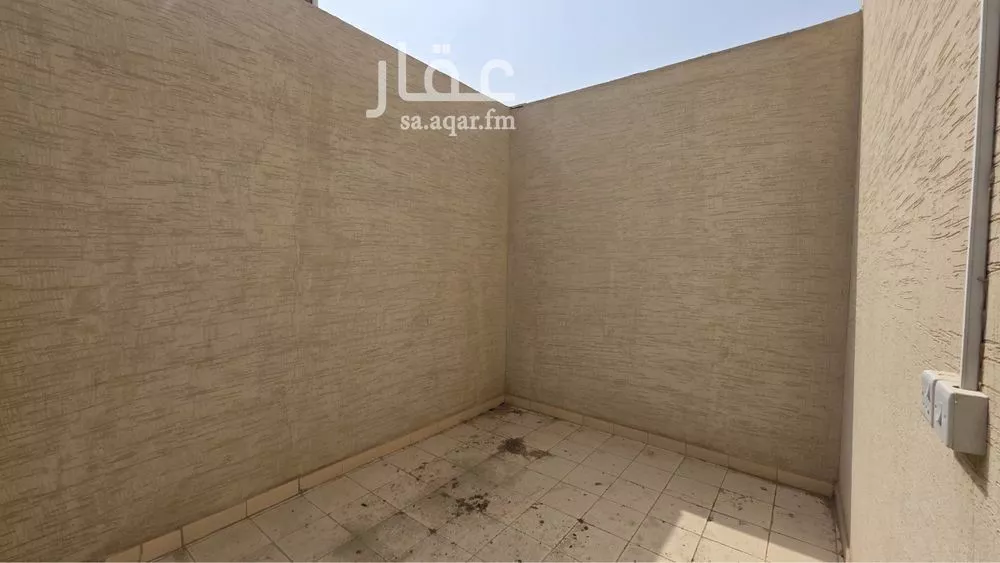 4 bedroom floor in Dhahrat Namar 10