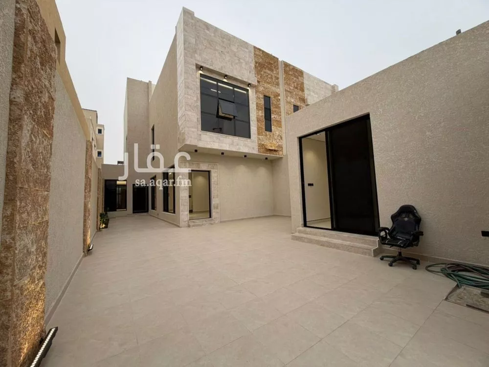 7 bedroom villa in Al Rimal 15