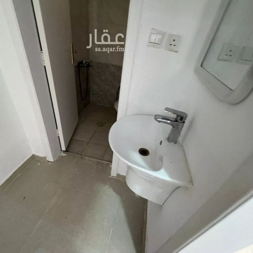 3 bedroom floor in Al Malqa 3