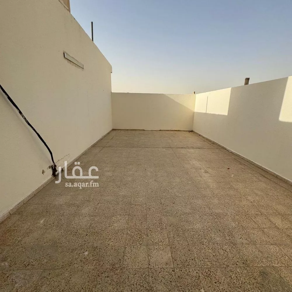 3 bedroom floor in Al Malqa 7