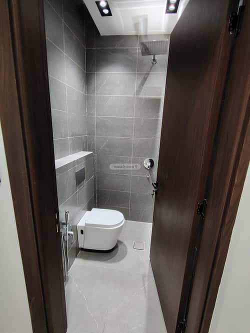 3 bedroom floor in Ishbiliyah 6