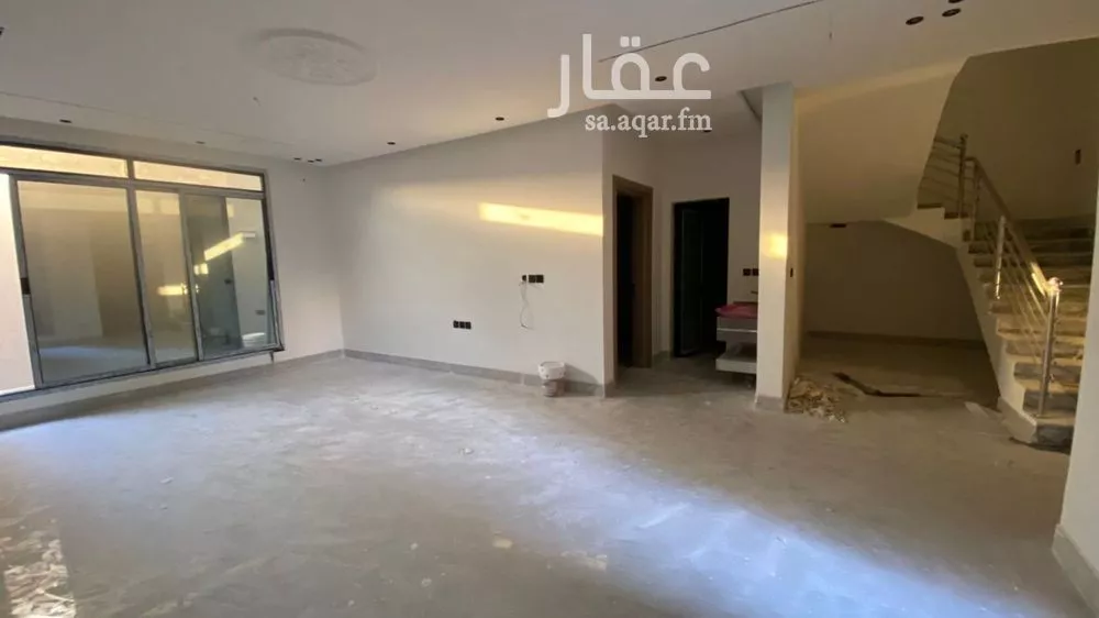فيلا 7 غرف في العقيق 4