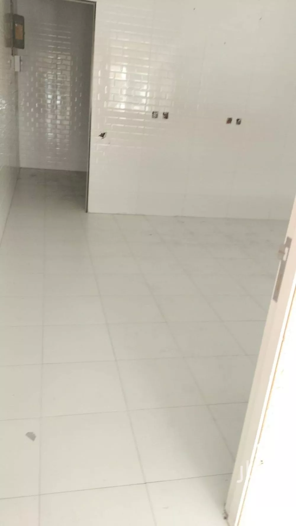 450 sqm shop in Al Rawdah 5