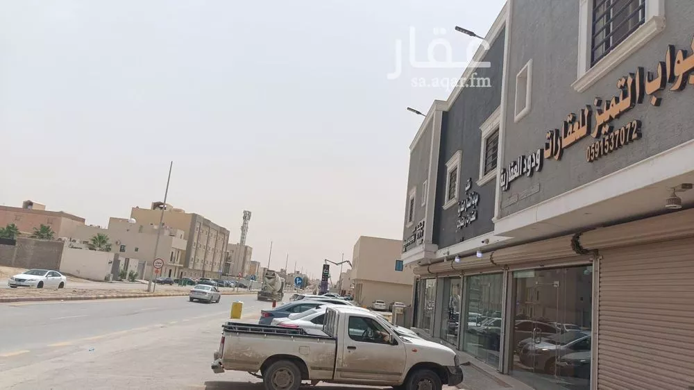 محل 916 م² في العارض 3