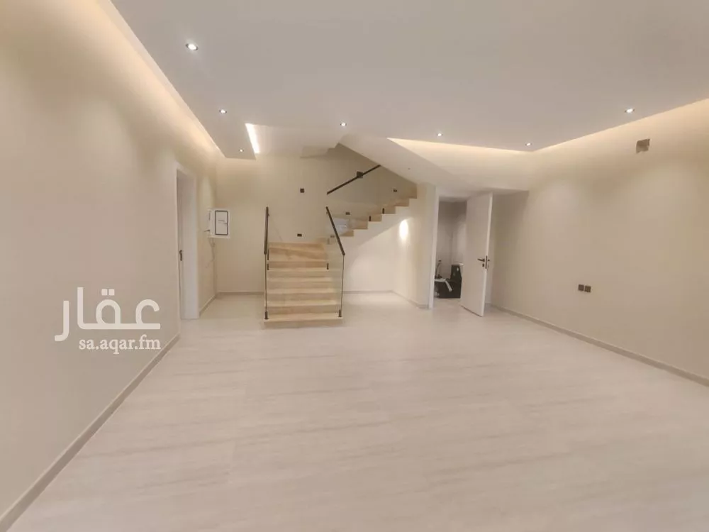5 bedroom villa in Al Hazm 13