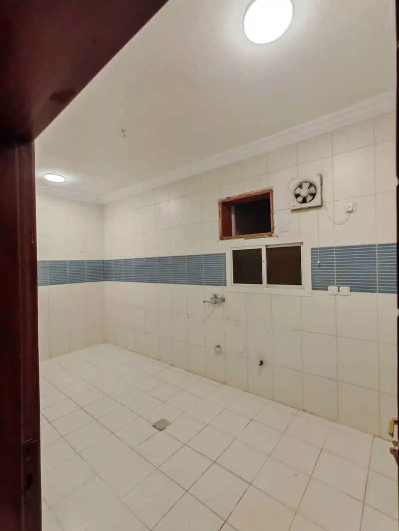 4 bedroom apartment in Al Ajawid 10