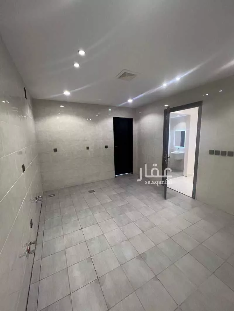 4 bedroom villa in Al Janadriyah 8
