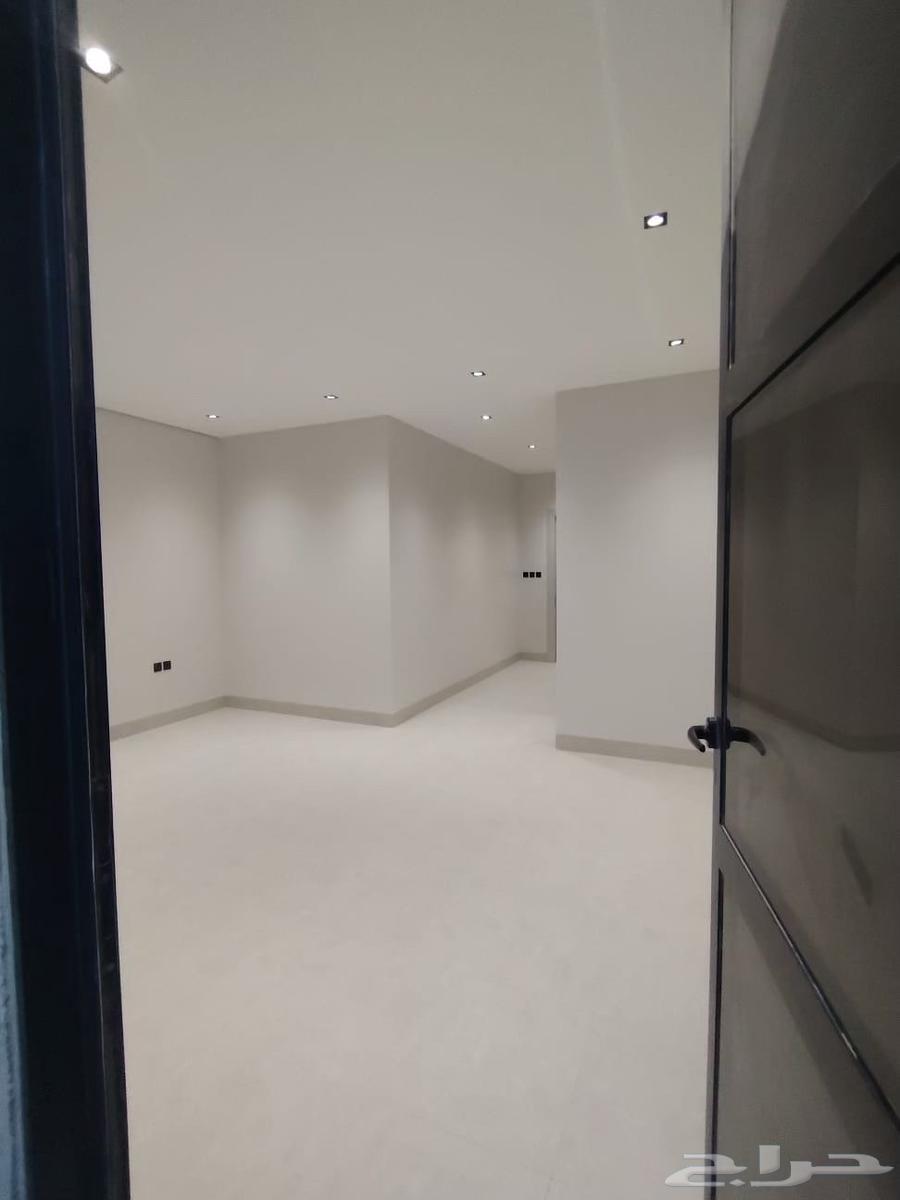 4 bedroom villa in Al Janadriyah 8