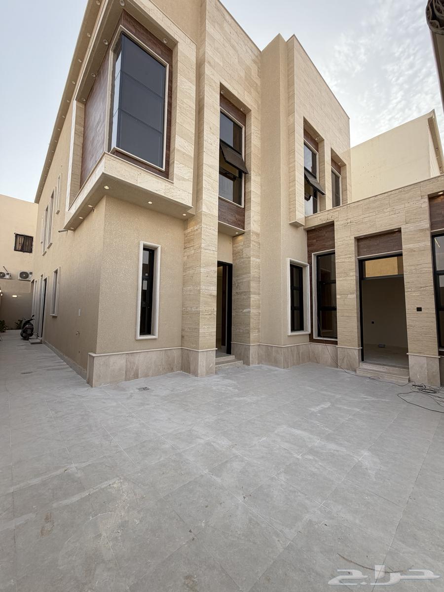 5 bedroom villa in Al Zahir 2