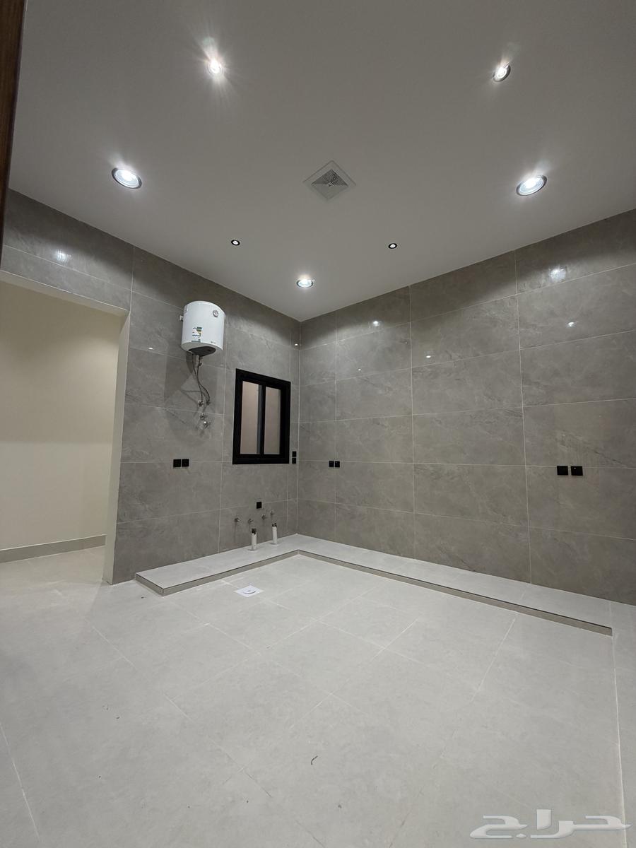 5 bedroom villa in Al Zahir 9