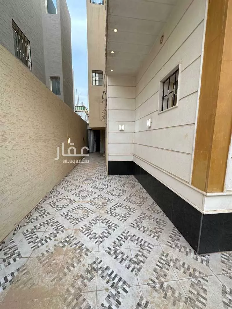 8 bedroom villa in Al Mahdiyyah 2