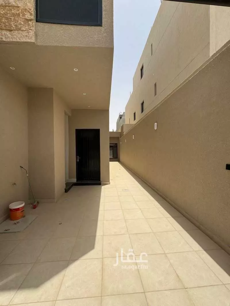 فيلا 7 غرف في الشرق 8